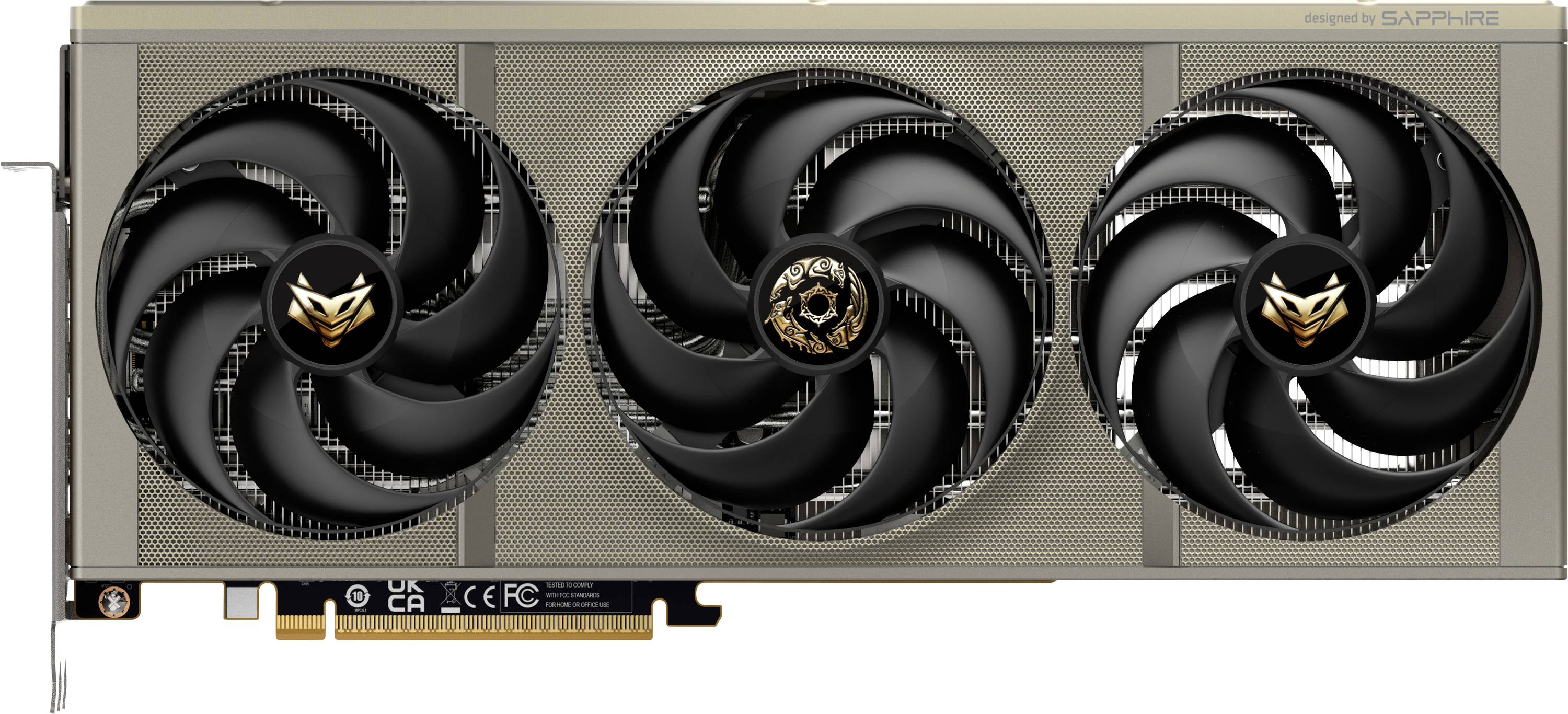 Eine Grafikkarte mit drei großen Kühlventilatoren, entworfen von Sapphire, mit einem eleganten, metallischen Design und sichtbarem Branding auf der Karte.