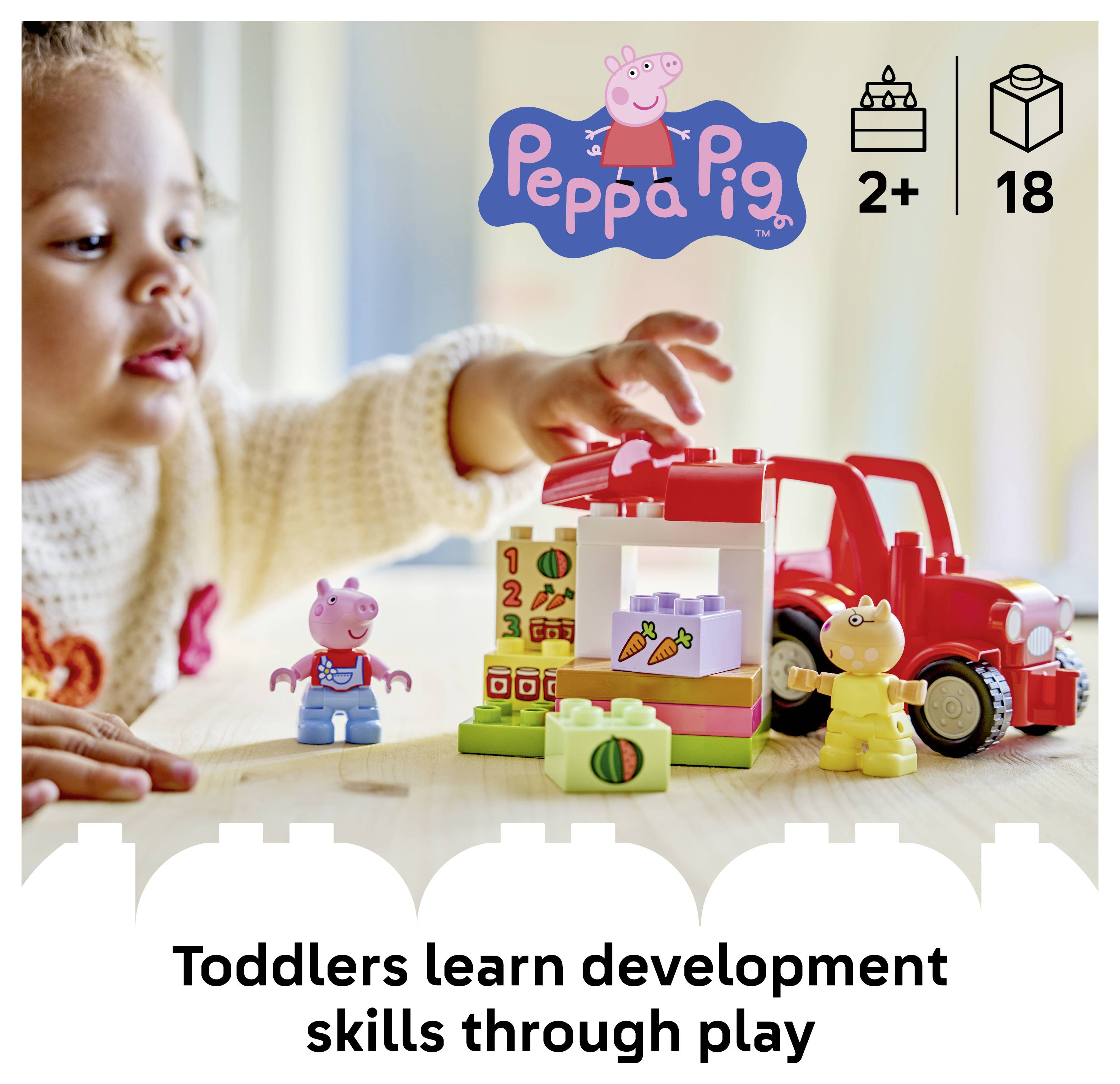 Kleinkind spielt mit Peppa-Pig-Spielset, bestehend aus einem roten Auto, Figuren und Bausteinen. Der Text lautet: „Kleinkinder entwickeln ihre Fähigkeiten durch Spielen