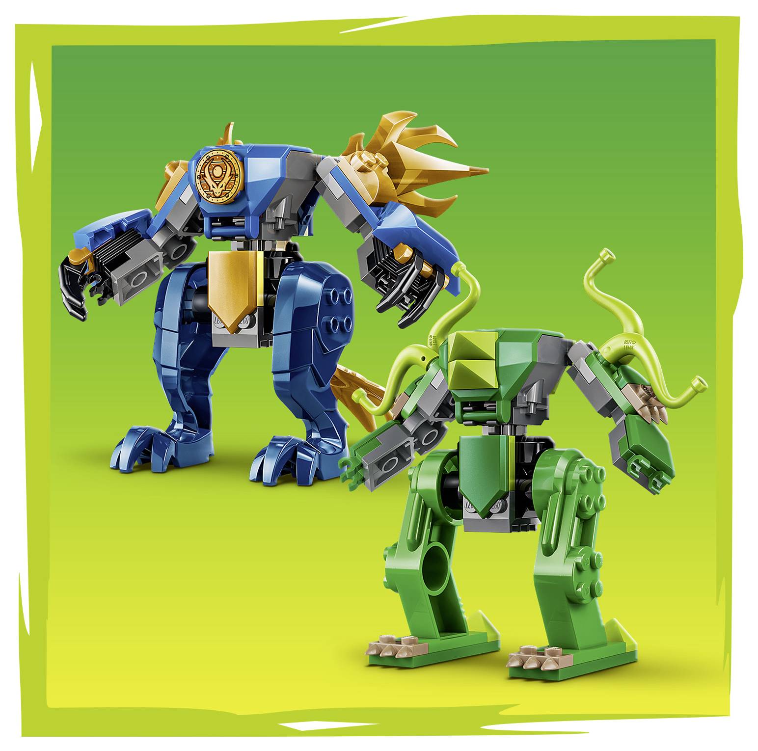 Zwei Spielzeug-Roboter: einer in Blau mit goldenen Akzenten und einem kronenähnlichen Kopfschmuck, und einer in Grün mit Krallenfüßen und Antennen, auf einem grünen Farbverlaufshintergrund.