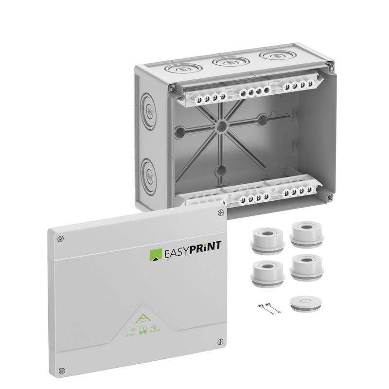Produktbild eines EasyPrint-Elektroverteilerkastens mit grauem Metallverteilerkasten, Frontabdeckung und Montagezubehör, das daneben angeordnet ist.