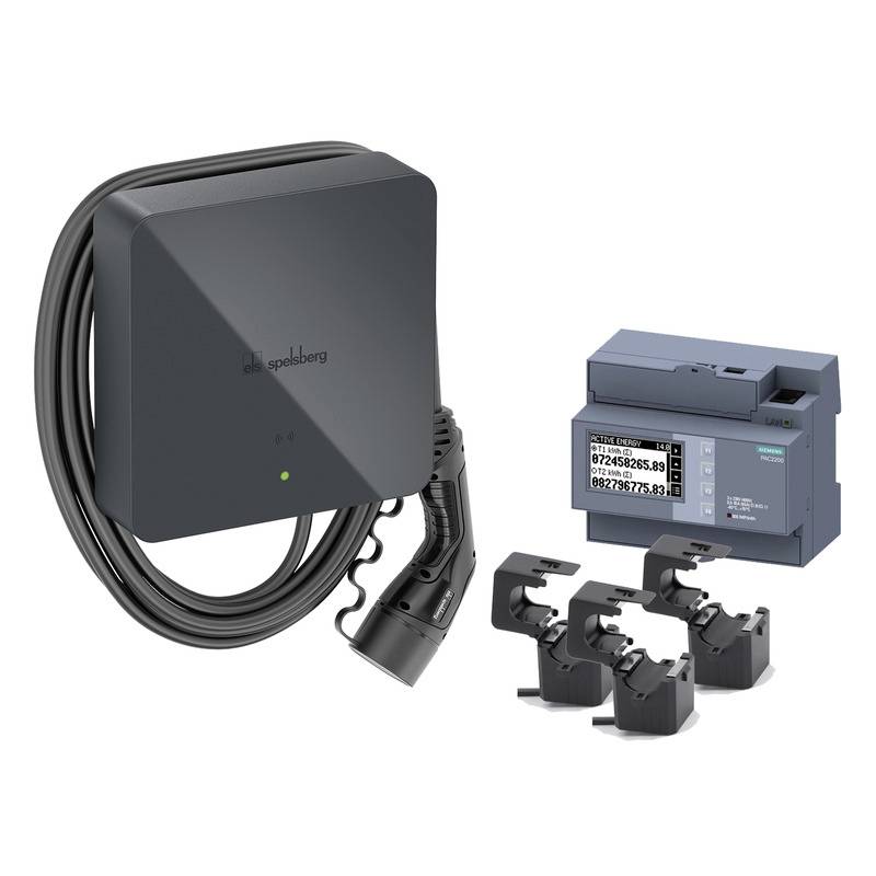 Ladeausrüstung für Elektrofahrzeuge: wandmontierte Ladestation mit aufgewickeltem Kabel und Stecker, plus Stromzähler und Klemmensensoren auf weißem Hintergrund.