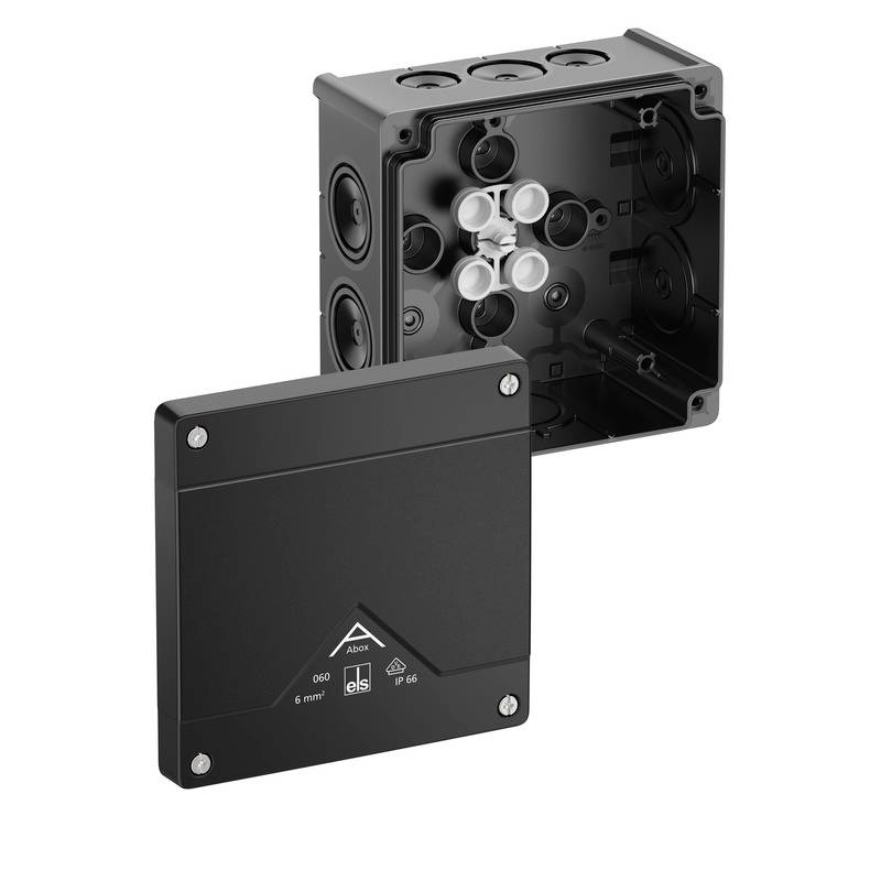Schwarze elektrische Verteilerdose mit abnehmbarem Frontdeckel, zeigt Innenkabeleingangsöffnungen und Anschlüsse.