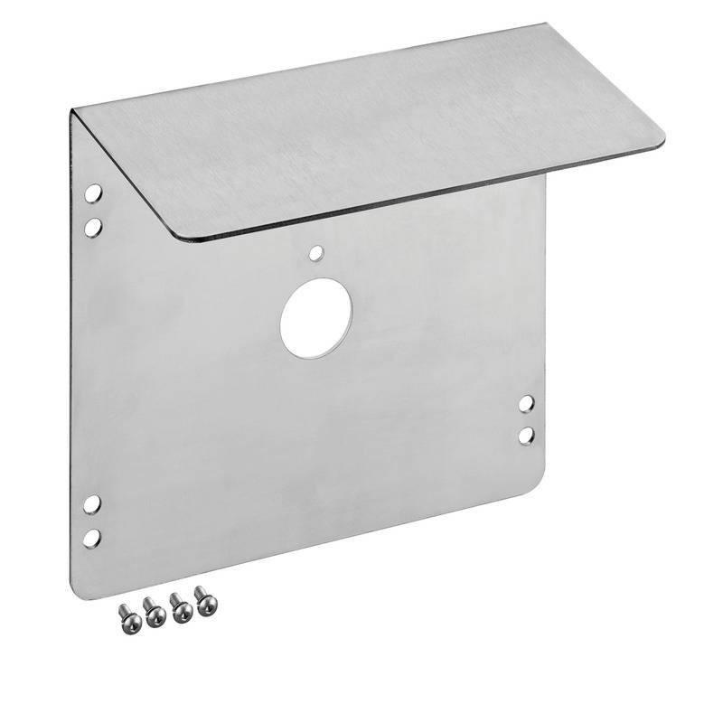 Metallmontageklammer mit schräger Abdeckung oben, zentraler runder Öffnung, mehreren Schraubenlöchern und vier unten auf weißem Hintergrund gezeigten Schrauben.
