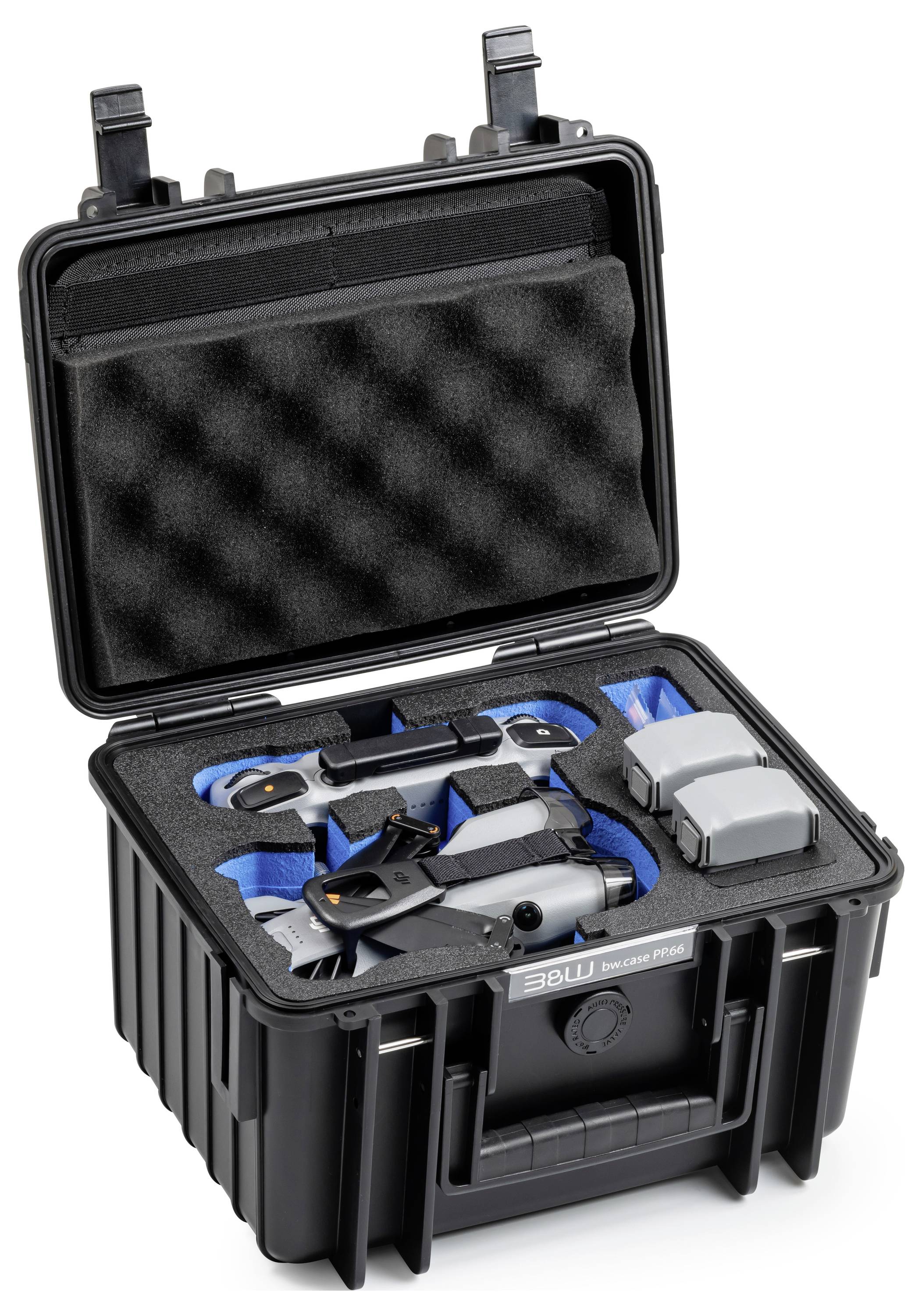 Ein dunkel gefärbter Stecker mit acht zylindrischen Löchern zum Einfügen von Drähten, jedes gekennzeichnet mit einem weißen Segment. Geeignet für die Elektronikbaugruppe.