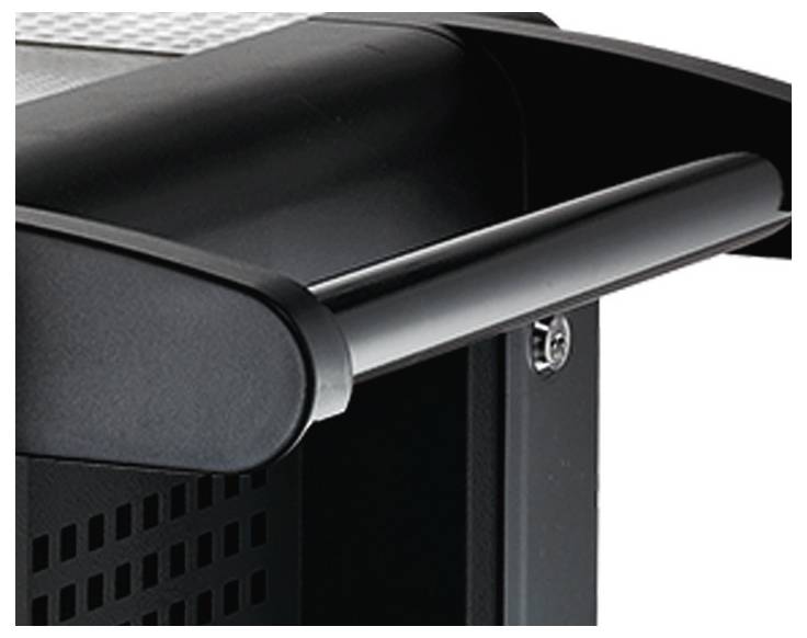 Nahaufnahme eines schwarzen Griffes mit einem verschlossenen Schrank darunter, was auf einen mobilen Gerätewagen oder eine Lagerungseinheit hindeutet.