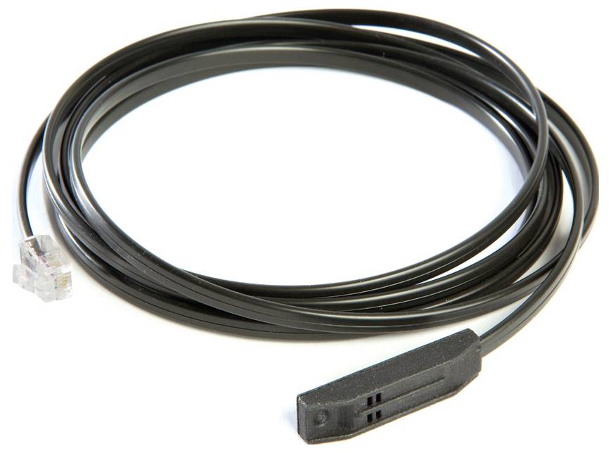 Ein schwarzes Telefonkabel mit einem modularen Stecker an einem Ende und einem flachen Sensor am anderen Ende, das zur Messung von Temperatur oder anderen Daten vorgesehen ist.