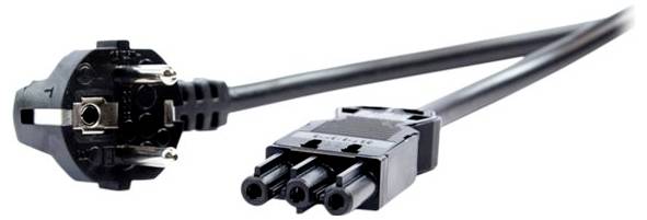 Ein schwarzer dreizackiger Stromstecker ist mit einem dreibaderigen Computerstromkabel verbunden und dient zur Stromversorgung von Computergeräten.