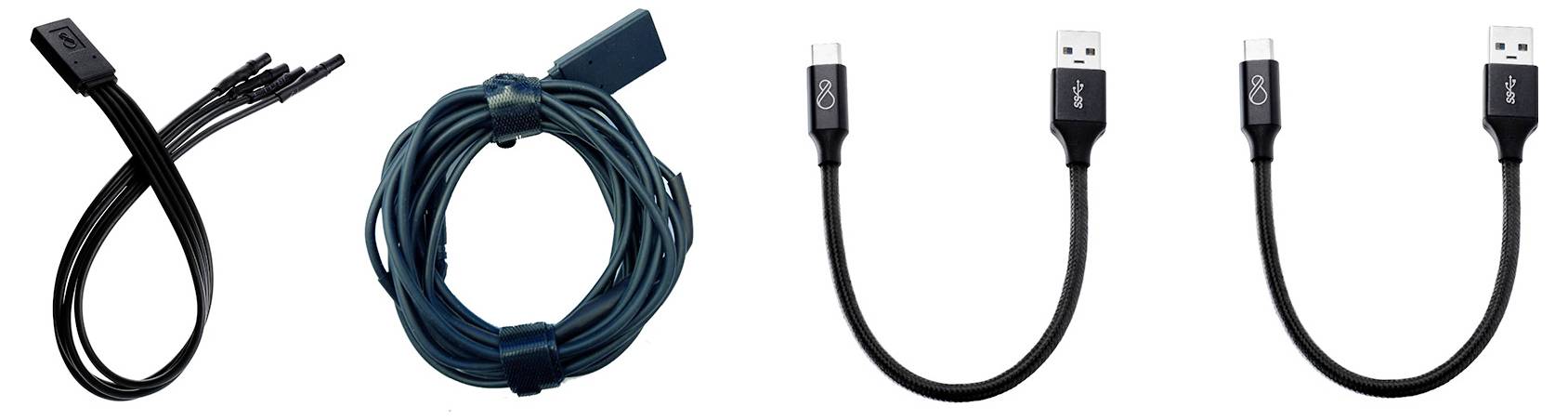 Ein Satz Kabel: mehrpoliges schwarzes Kabel, grünes Spiralkabel und drei schwarze USB-Kabel mit unterschiedlichen Steckerenden.