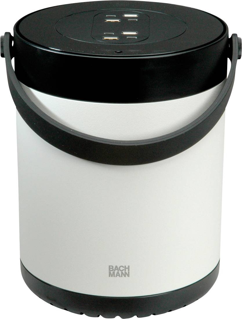 Ein zylindrisches, tragbares Gerät mit einem Griff und vier USB-Anschlüssen oben, konzipiert zum Aufladen elektronischer Geräte.