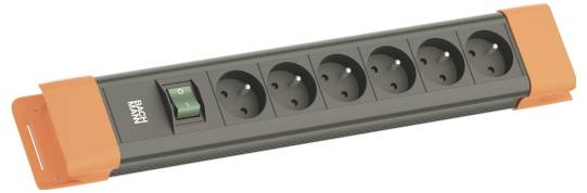Steckerleiste mit sechs Steckdosen und ein-/ausschalter, mit orangefarbenen endzierleisten und schwarzem gehäuse.