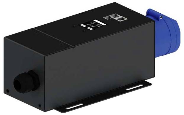 Ein schwarzes rechteckiges elektrisches Gerät mit einer blauen Buchse an einem Ende, mit Anschlüssen und Steckverbindern auf der Oberseite.