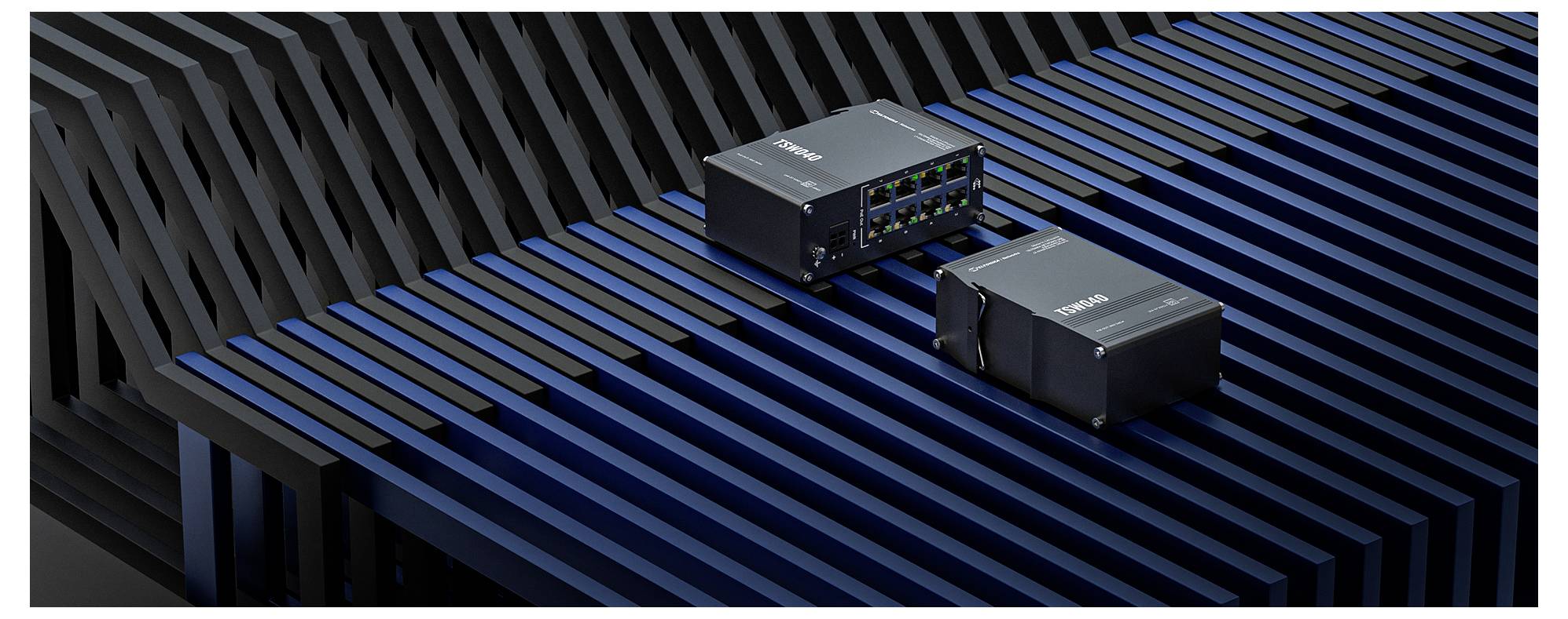 'Teltonika Networks TSW030' Gerät mit Anschlüssen und elektrischen Spezifikationen. Hergestellt in Litauen, Unternehmensdetails werden angezeigt.