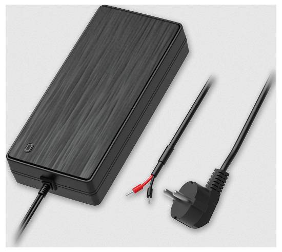 Eine Draufsicht auf eine schwarze Tastatur mit einem Trackpad darunter, mit einem Standard-QWERTY-Layout, Funktionstasten und einer Zahlenreihe.