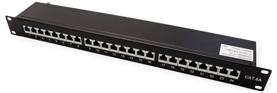 Ein 24-Port CAT 6A Patchfeld mit nummerierten Ethernet-Anschlüssen, das für Netzwerkverkabelung und Organisation in einem Server-Rack konzipiert ist.