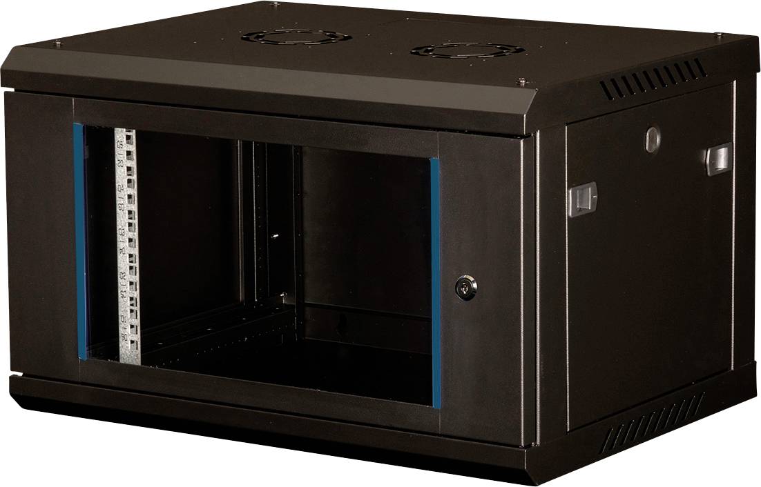 Ein schwarzer wandmontierter Serverschrank mit Glastür, Lüftungsventilatoren oben und seitlichen Verschlussgriffen, entwickelt für Netzwerkausrüstungen.
