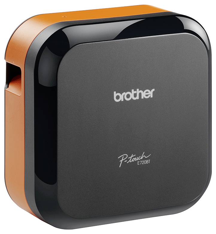 Ein kompakter, quadratischer Brother P-touch E720BT-Etikettendrucker mit schwarzer Vorderseite und orangefarbenen Seiten, auf dem Markenname und Modellbezeichnung angezeigt werden.