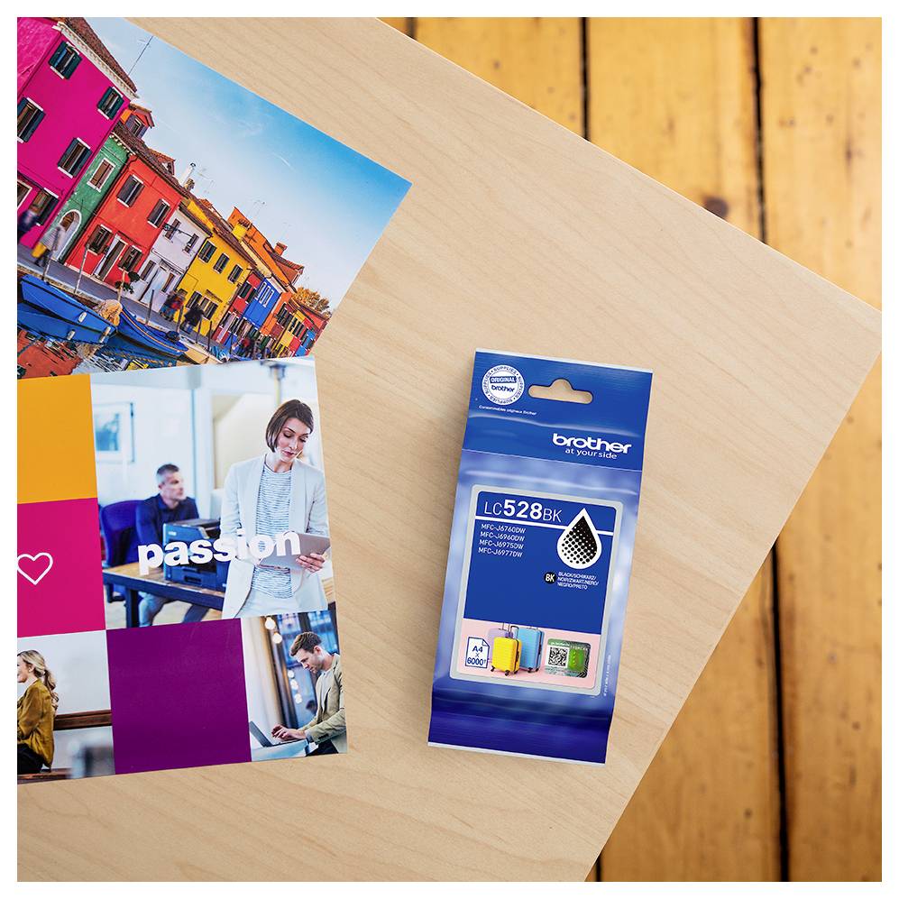 Eine bunte Tintenpatronenschachtel mit der Bezeichnung „brother LC-528BK