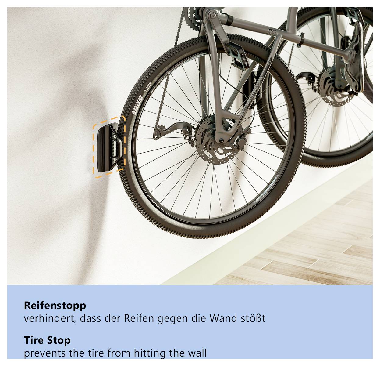 Fahrrad an einer Wand montiert mit einem Reifenstopper, um zu verhindern, dass der Reifen die Wand berührt.