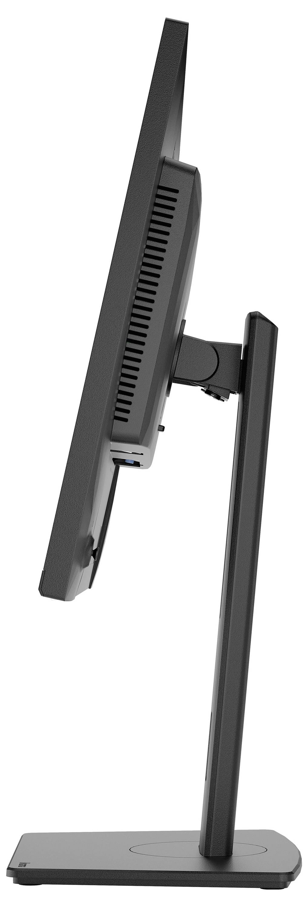 Eine Person, die eine Schutzbrille und Handschuhe trägt, hält einen orangefarbenen Laubblaser auf einer Terrasse mit herabgefallenen Blättern.