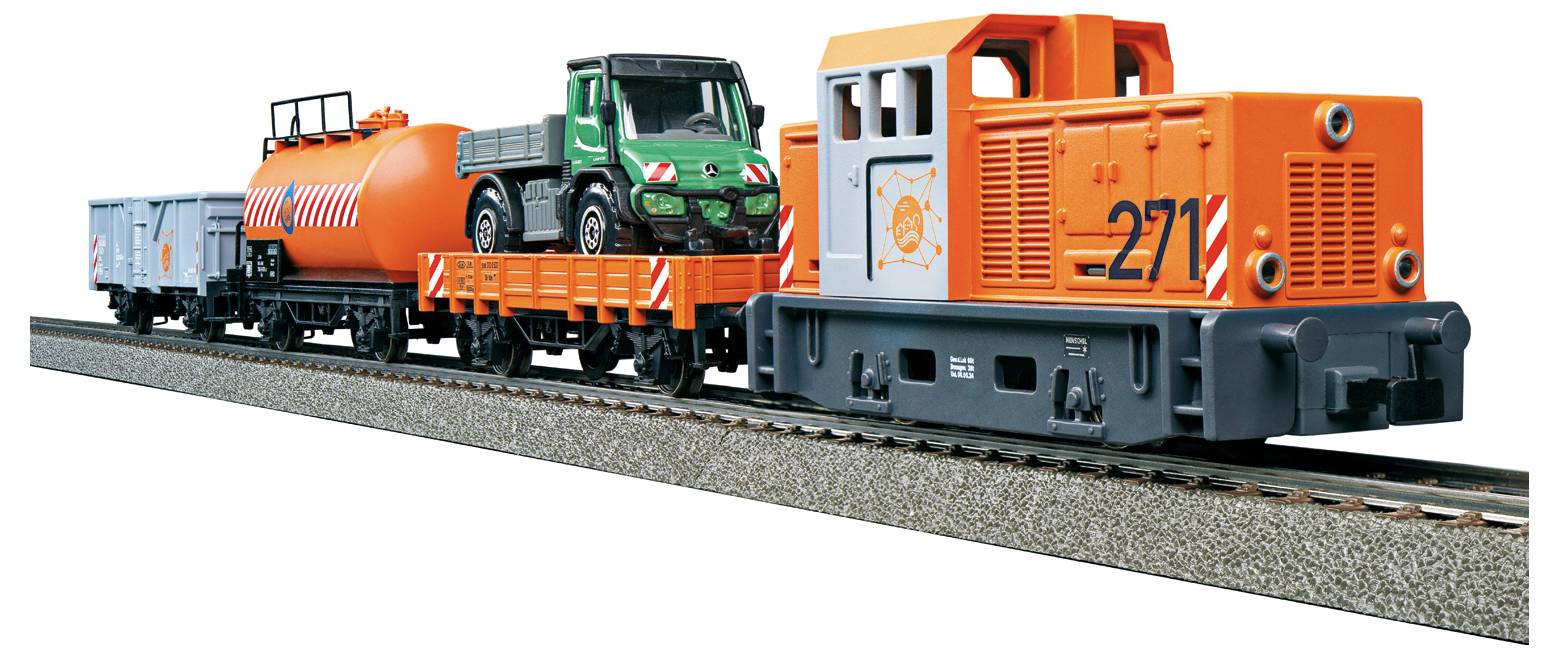 Ein Blick nach oben auf zwei sich kreuzende Abschnitte einer grauen Pergola mit Gitterdesign vor weißem Hintergrund.