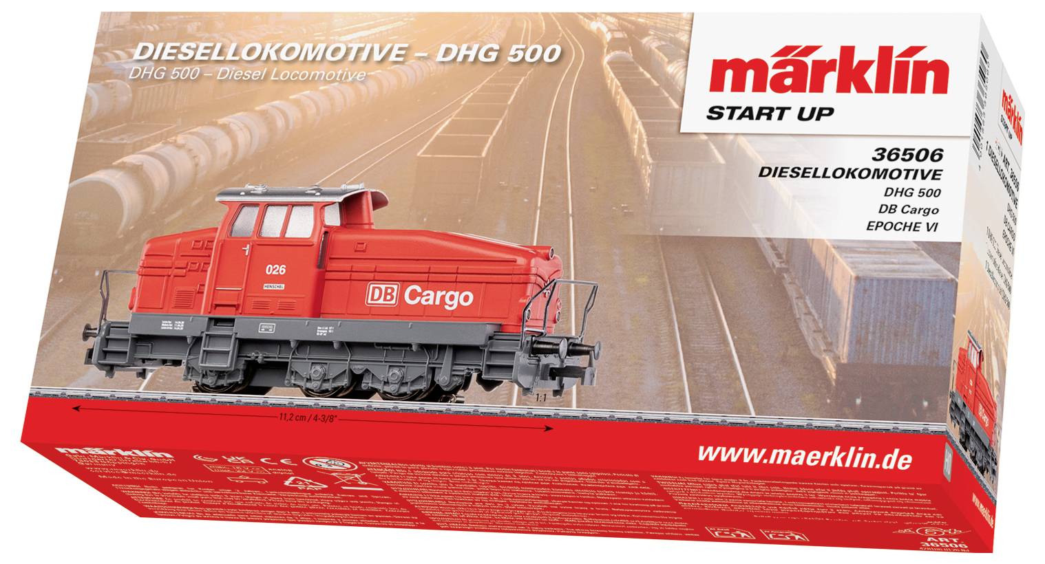 Spielzeugauto-Set mit einem grünen Lastwagen, orangefarbenen Pylonen, rotem Stoppschild, Baustellenschranken und Verkehrsschild mit Schraubenschlüssel-Symbol.