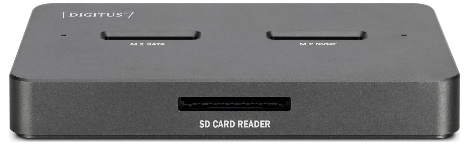 'Digitus' Gerät mit Steckplätzen mit den Bezeichnungen 'M.2 SATA', 'M.2 NVME' und 'SD CARD READER', das zum Lesen von Speicherkarten verwendet wird.