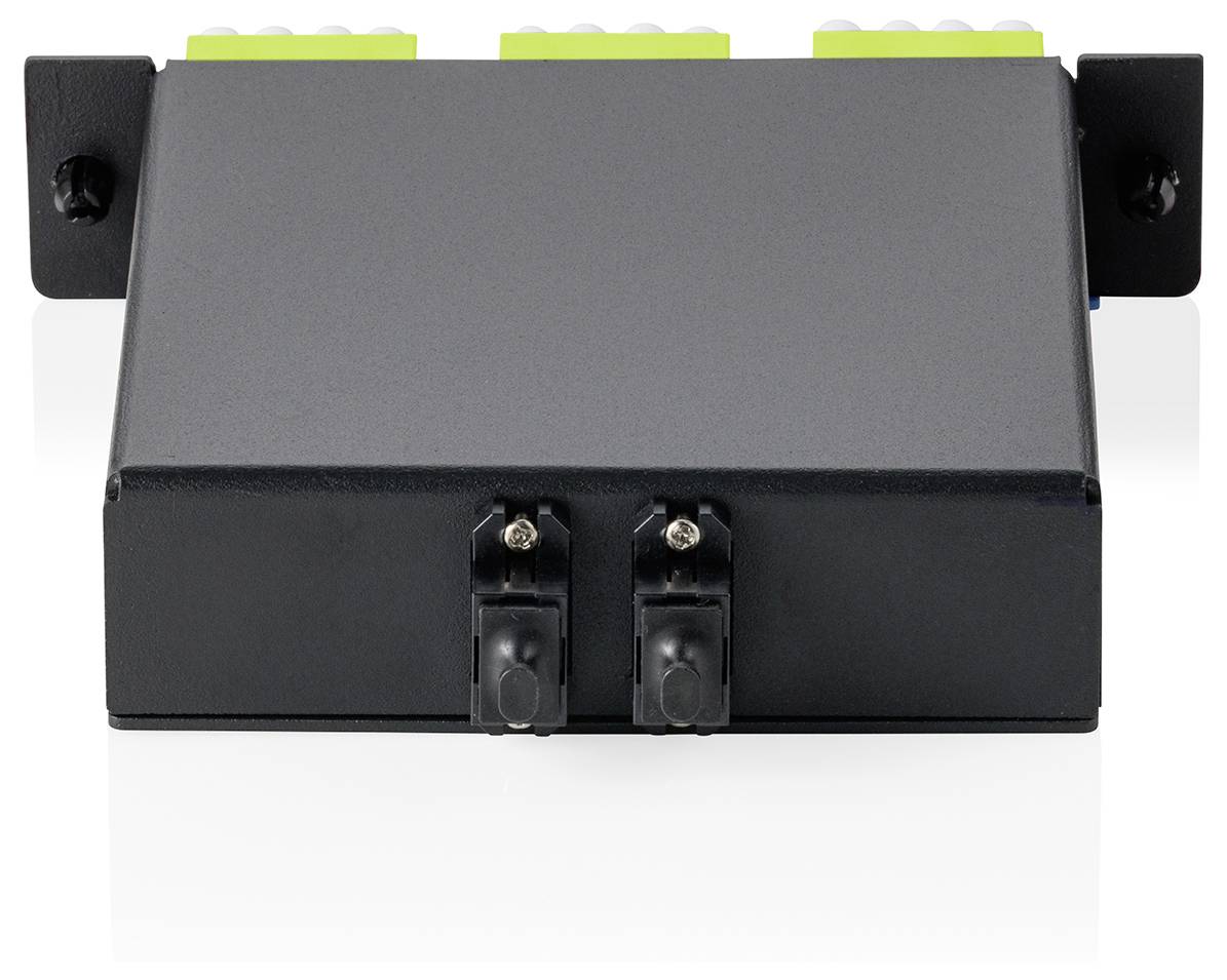 Ein kleines, schwarzes elektronisches Gerät mit mehreren Anschlüssen auf der Oberseite, wahrscheinlich für Netzwerk- oder Kommunikationsverbindungen verwendet.