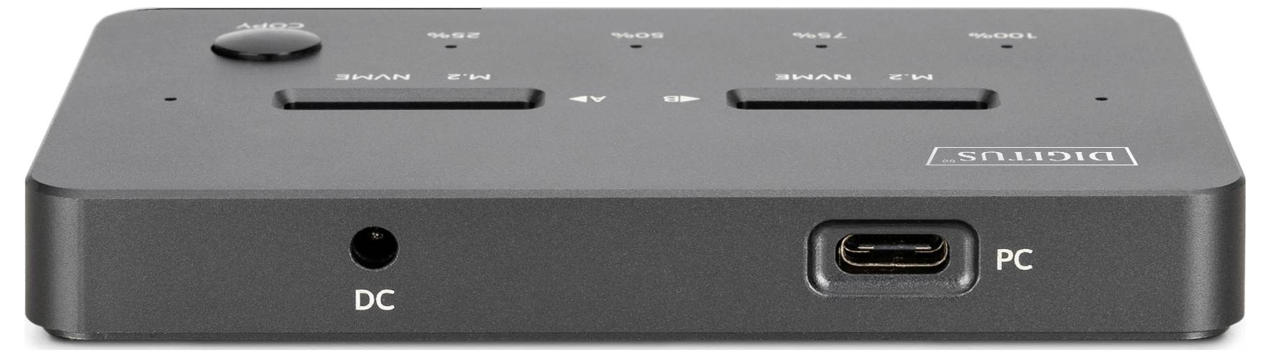 Ein rechteckiges, schwarzes elektronisches Gerät mit Ein-/Ausgabeanschlüssen, die auf der Frontplatte mit „DC
