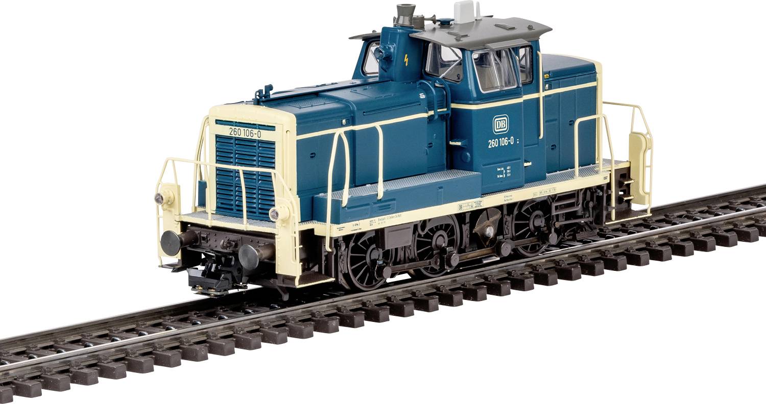Eine Modellzug-Lokomotive in Blau und Weiß auf Eisenbahnschienen, die aufwendige Details und kompaktes Design zeigt.