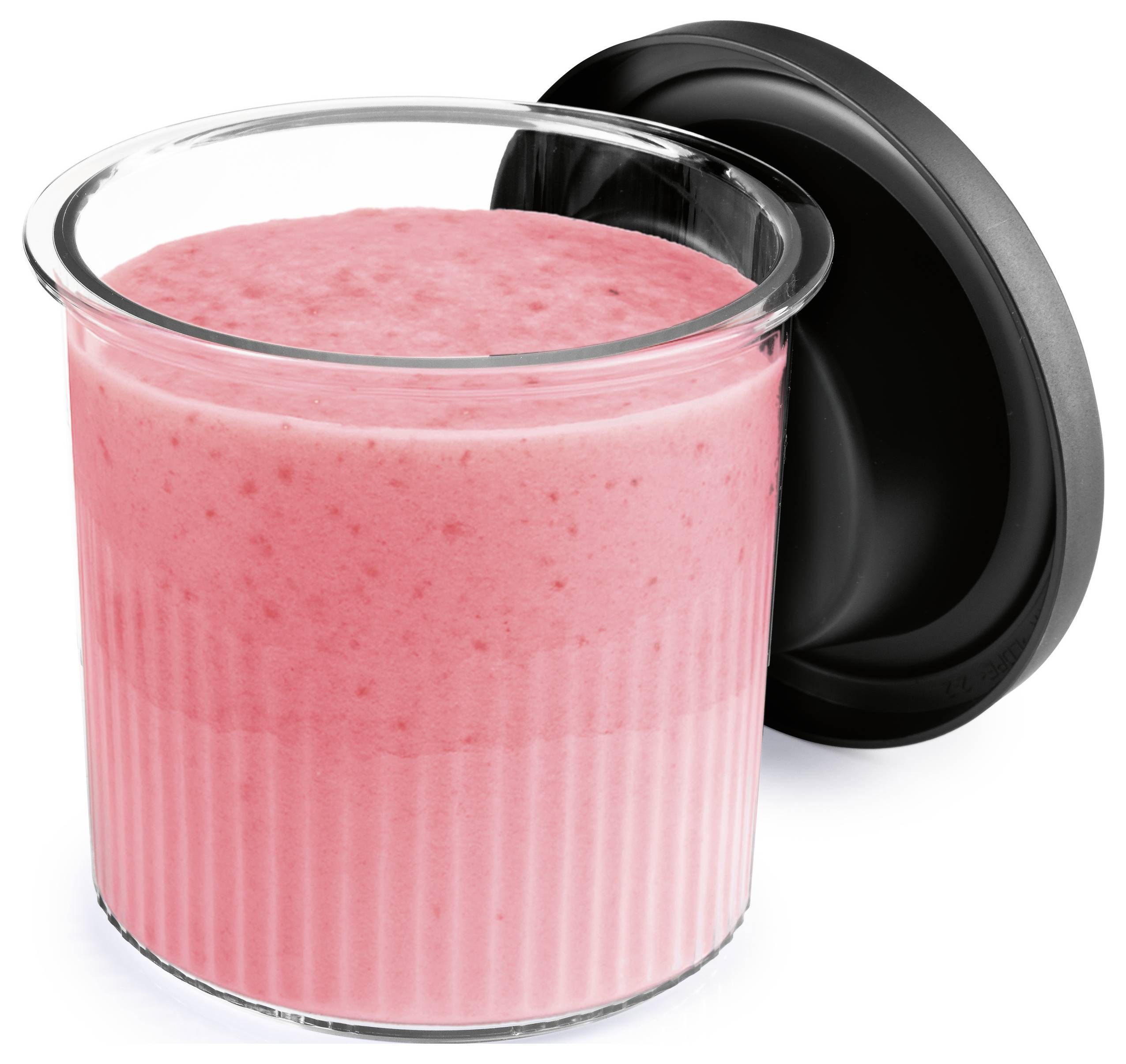 Ein klares Glasgefäß gefüllt mit einem rosa joghurtähnlichen Smoothie, oben mit einem schwarzen Kunststoffdeckel, der gegen das Gefäß lehnt.