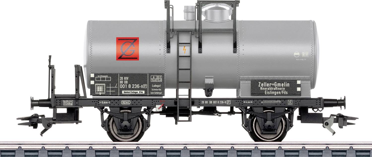 Modellzug eines grauen Tankwagens auf Gleisen, detailliert mit Text und Symbolen.