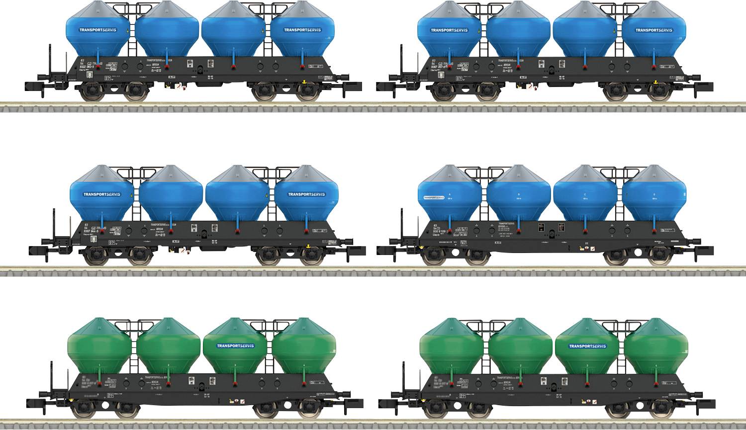 Drei identische schwarze Güterwagen, jeder mit drei farbigen zylindrischen Tanks in den Abfolgen blau, hellblau und grün.
