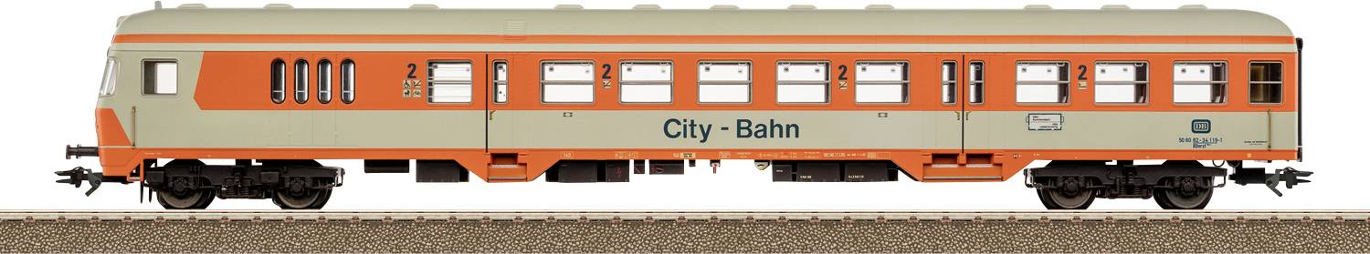 Ein orangefarbener und beigefarbener City-Bahn-Zugwagen mit Fenstern und Türen, gekennzeichnet mit der Nummer „2