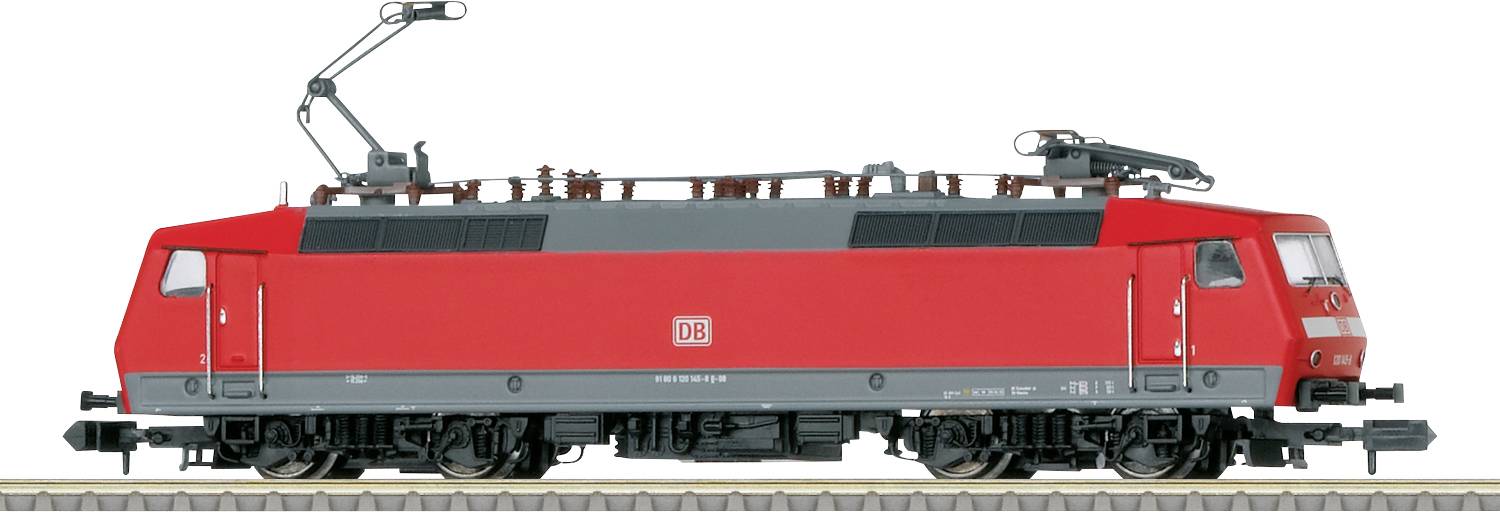 Eine rote DB-Modellzuglok mit Oberleitungsausrüstung und detailliertem Drehgestell sitzt auf einem Gleisabschnitt, von der Seite betrachtet.