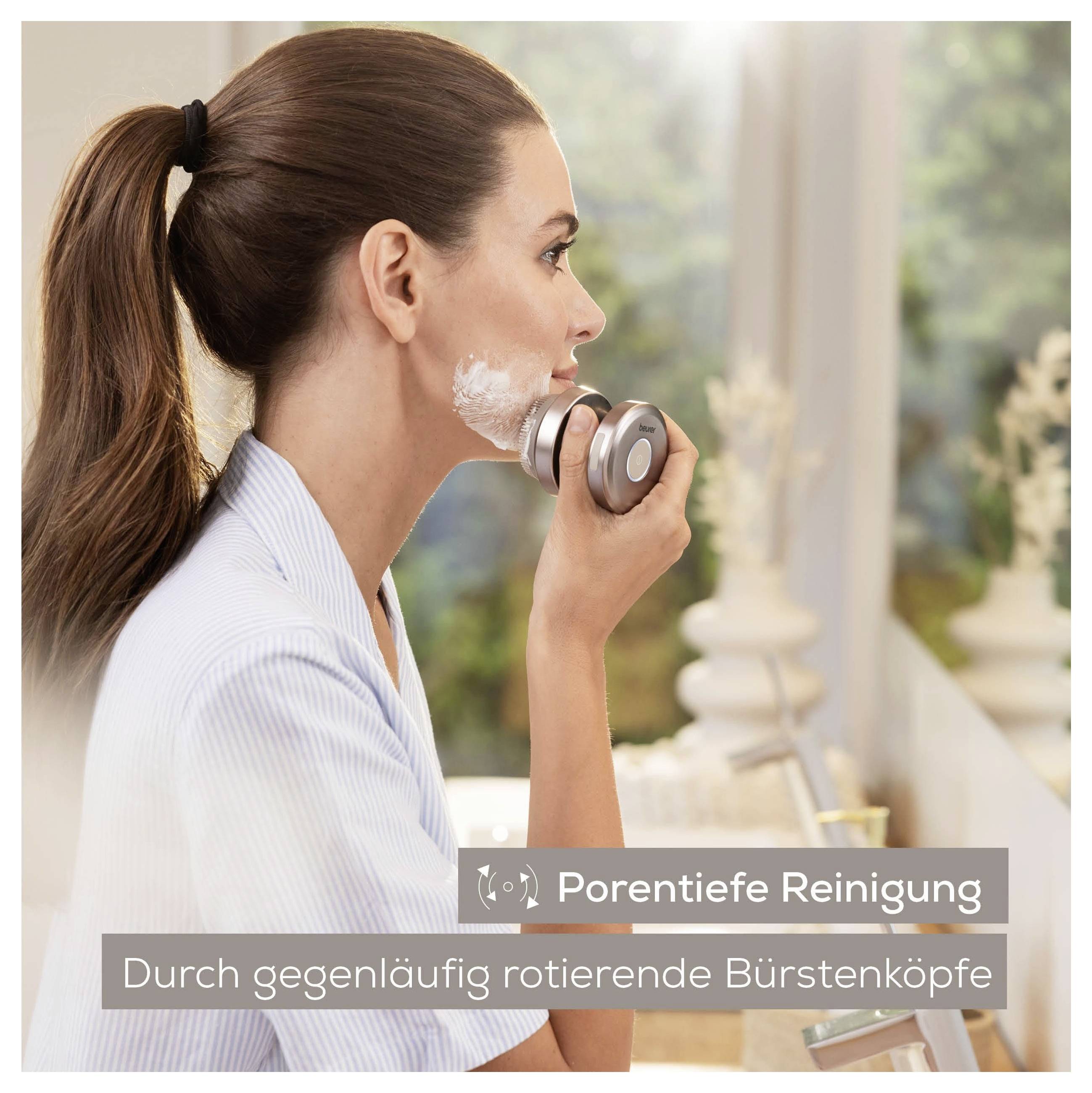 Gebogener Computermonitor in Profilansicht, der ein leuchtend alien Kopflogo auf schwarzem Bildschirm anzeigt, mit elegantem, modernem Ständer.