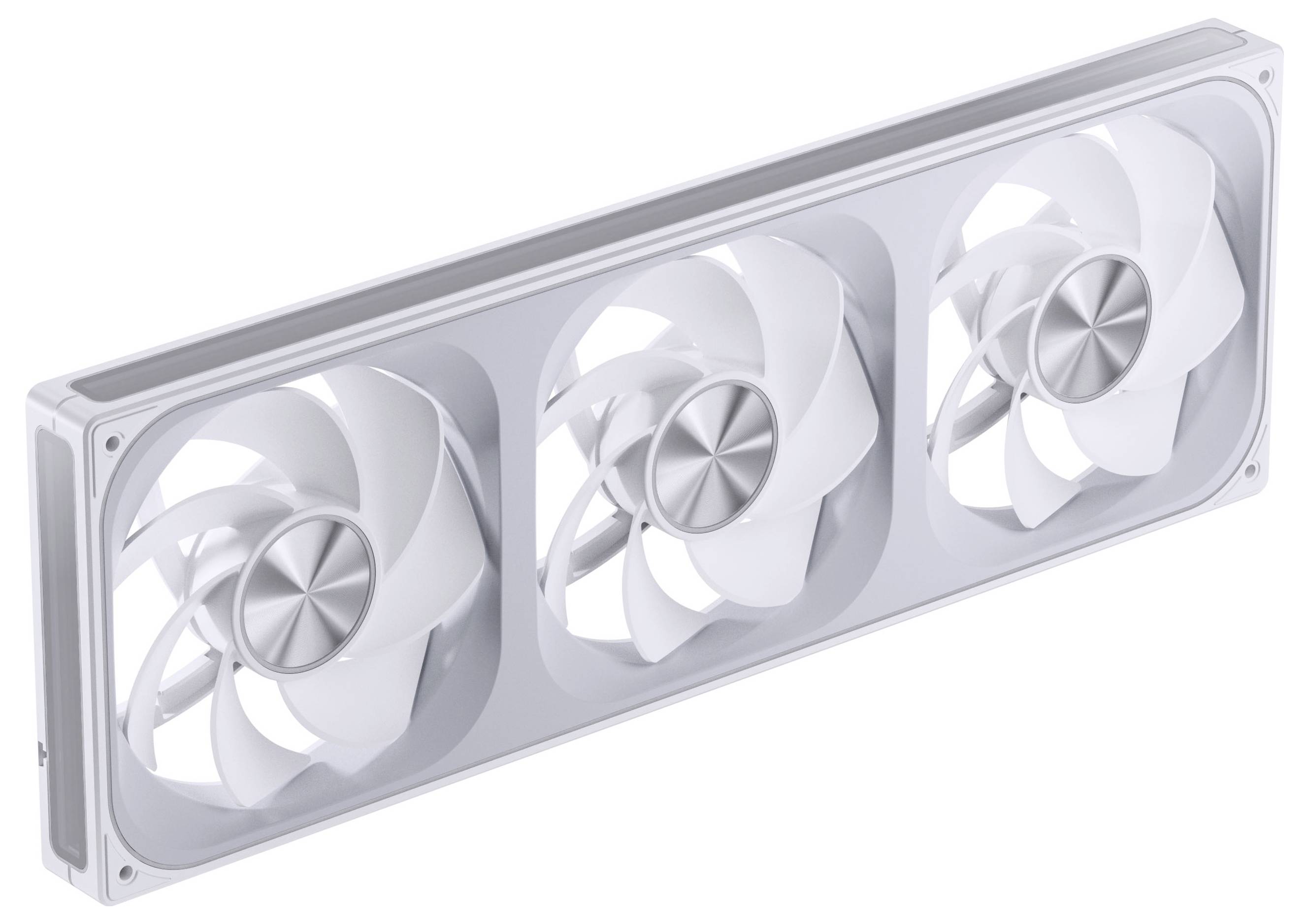 Ein weißer Computer-Kühlkörper mit drei Lüftern, entwickelt für effiziente Wärmeableitung in einem PC-Setup.