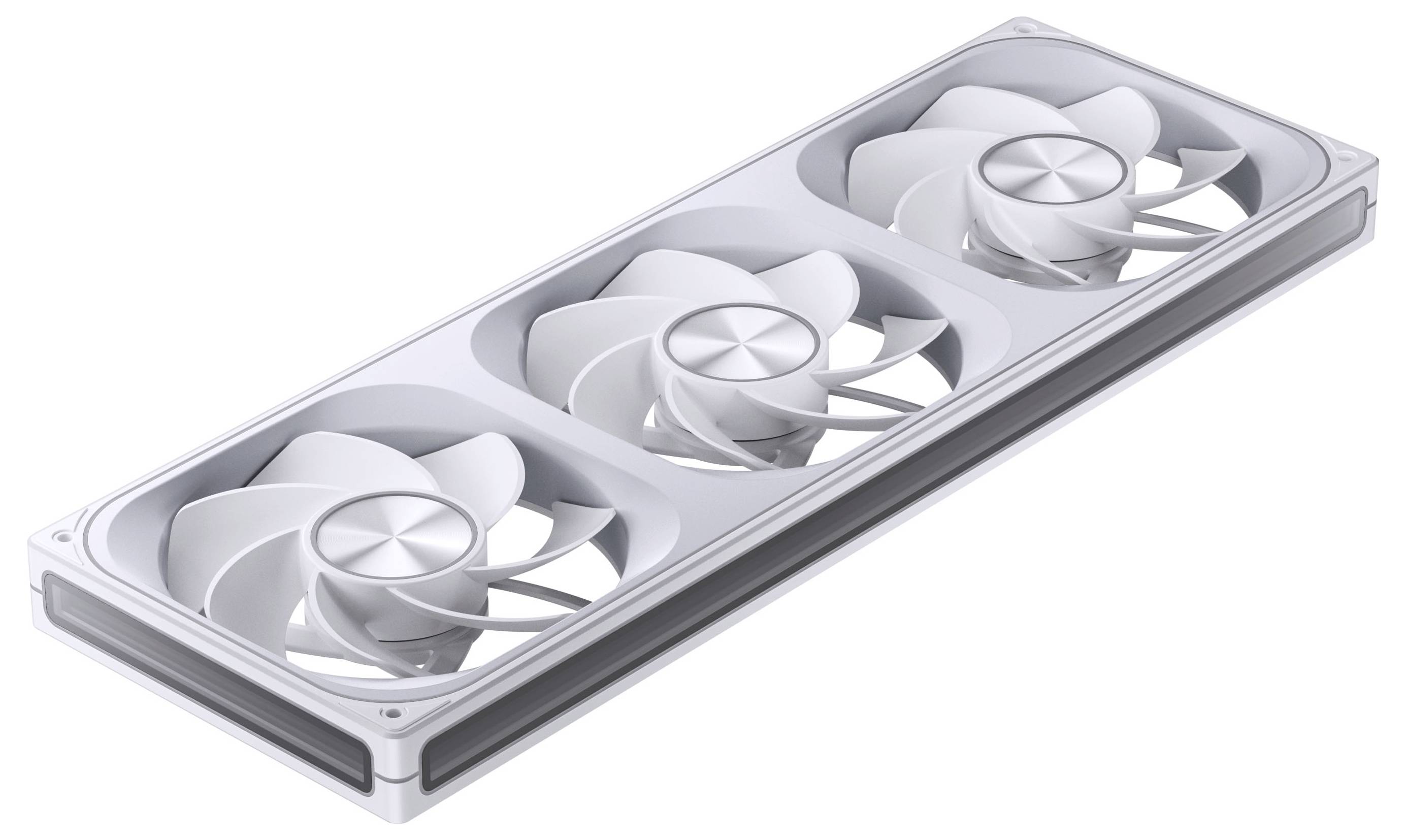Ein weißer Computerkühler mit drei Kühlventilotoren, der zur Wärmeableitung in elektronischen Geräten verwendet wird, vor einem neutralen Hintergrund dargestellt.