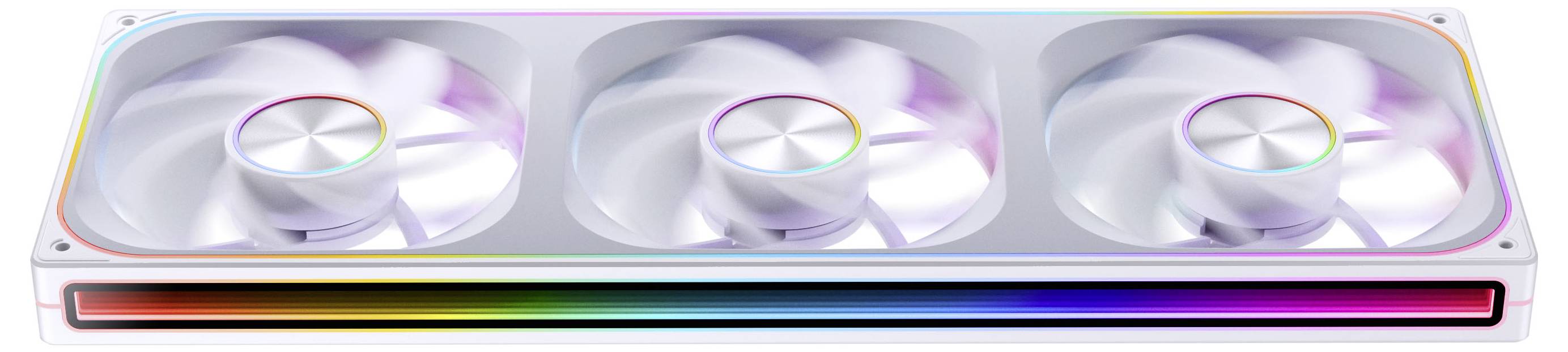 Unteransicht eines schwarzen elektronischen Geräts mit vier kreisförmigen Füßen und einer abnehmbaren rechteckigen Lüftungsabdeckung, die Luftstromzugang ermöglicht.