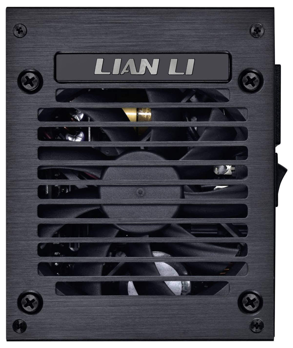 Stromversorgung für Computer von Lian Li mit sichtbarem Kühlungsventilator hinter einem Metallgitter.