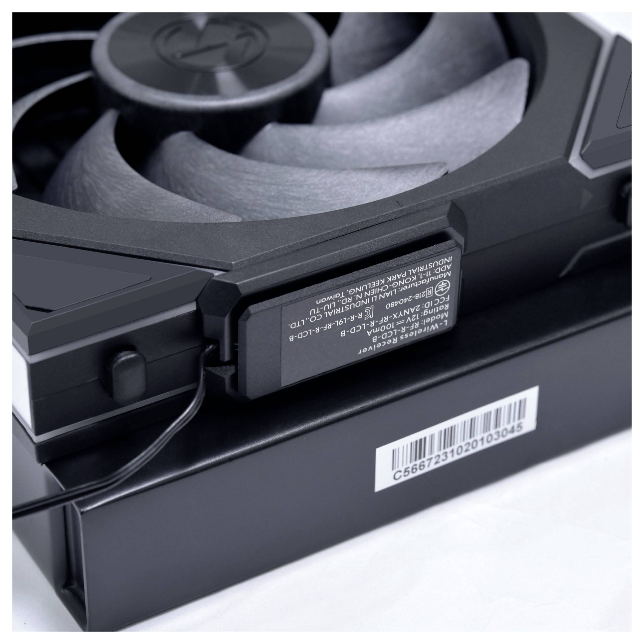 Computerlüftungsgeräte mit leuchtend grüner und blauer LED-Beleuchtung, die sowohl Einzel- als auch Doppellüfterkonfigurationen sowie ein Verbindungskabel zeigen.