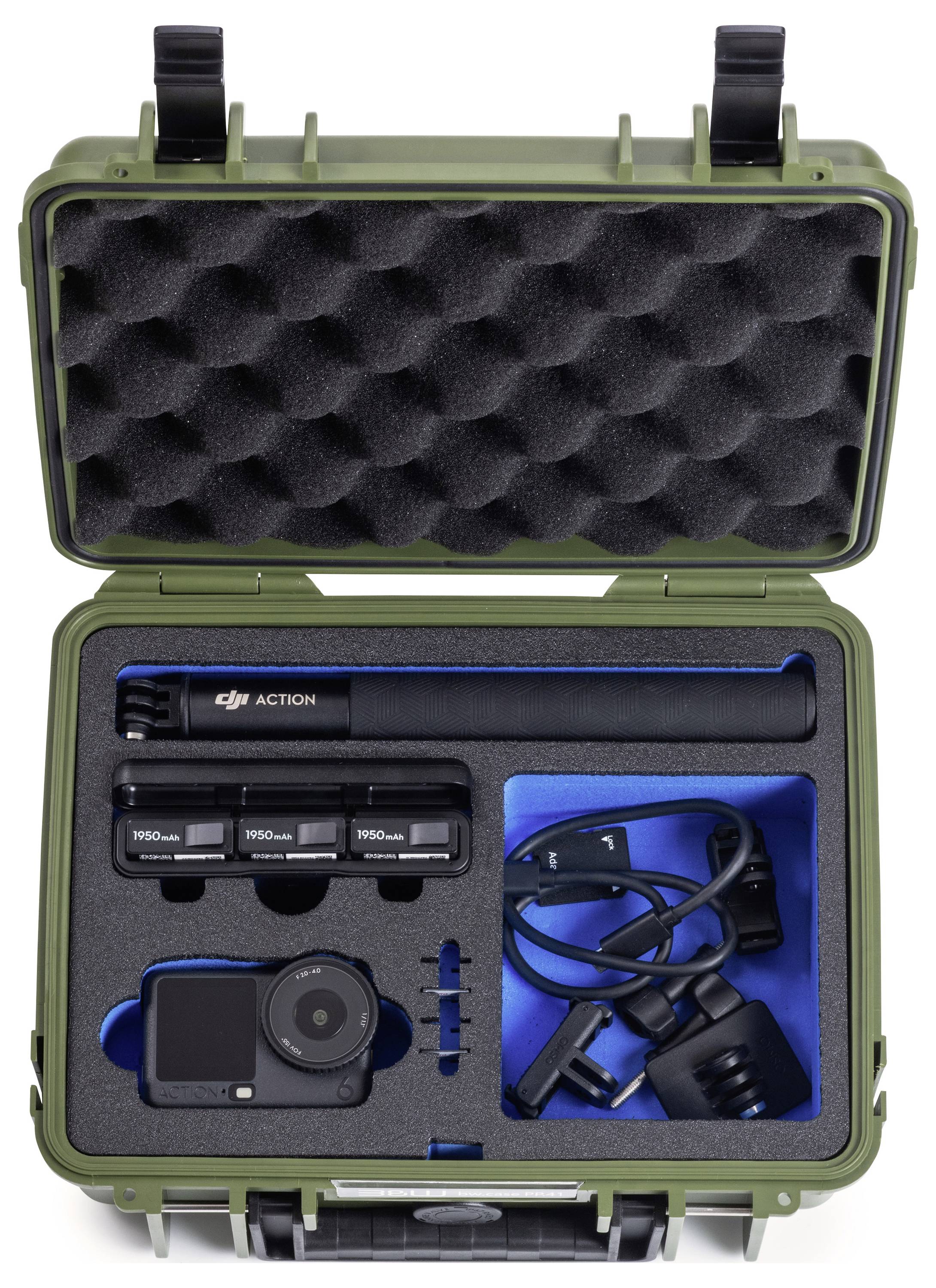 Offener grüner Koffer mit Schaumstoffausstattung, der eine Action-Kamera mit der Bezeichnung 