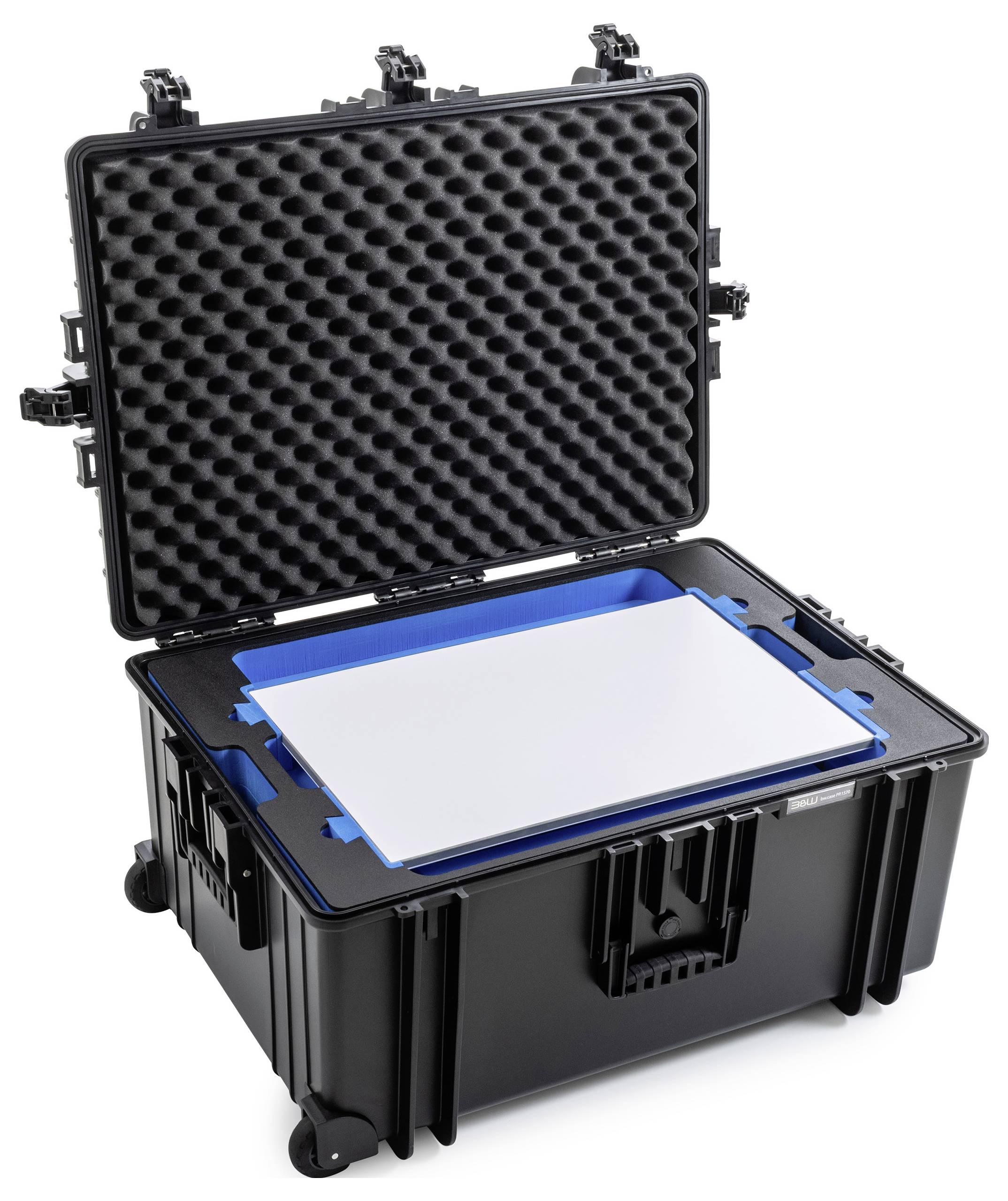 Ein offener schwarzer Schutzkoffer mit Schaumstoffpolsterung, der ein weißes, flaches Objekt im Inneren enthält, möglicherweise ein Gerät oder ein Bedienfeld.