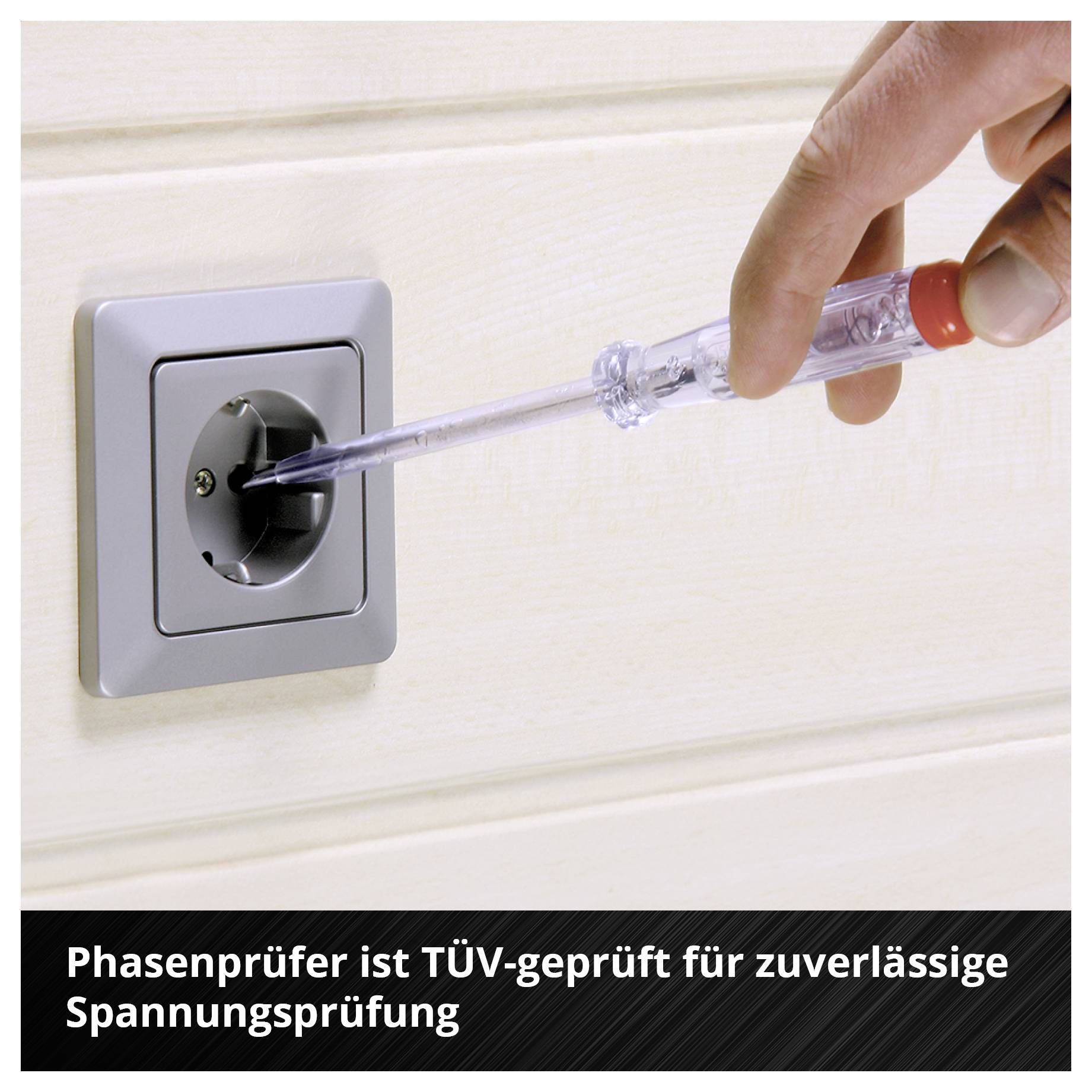Eine Hand hält einen Schraubenzieher-Phasenprüfer in eine Wandsteckdose. Text unten: 'Phasenprüfer ist TÜV-geprüft für zuverlässige Spannungsprüfung'.