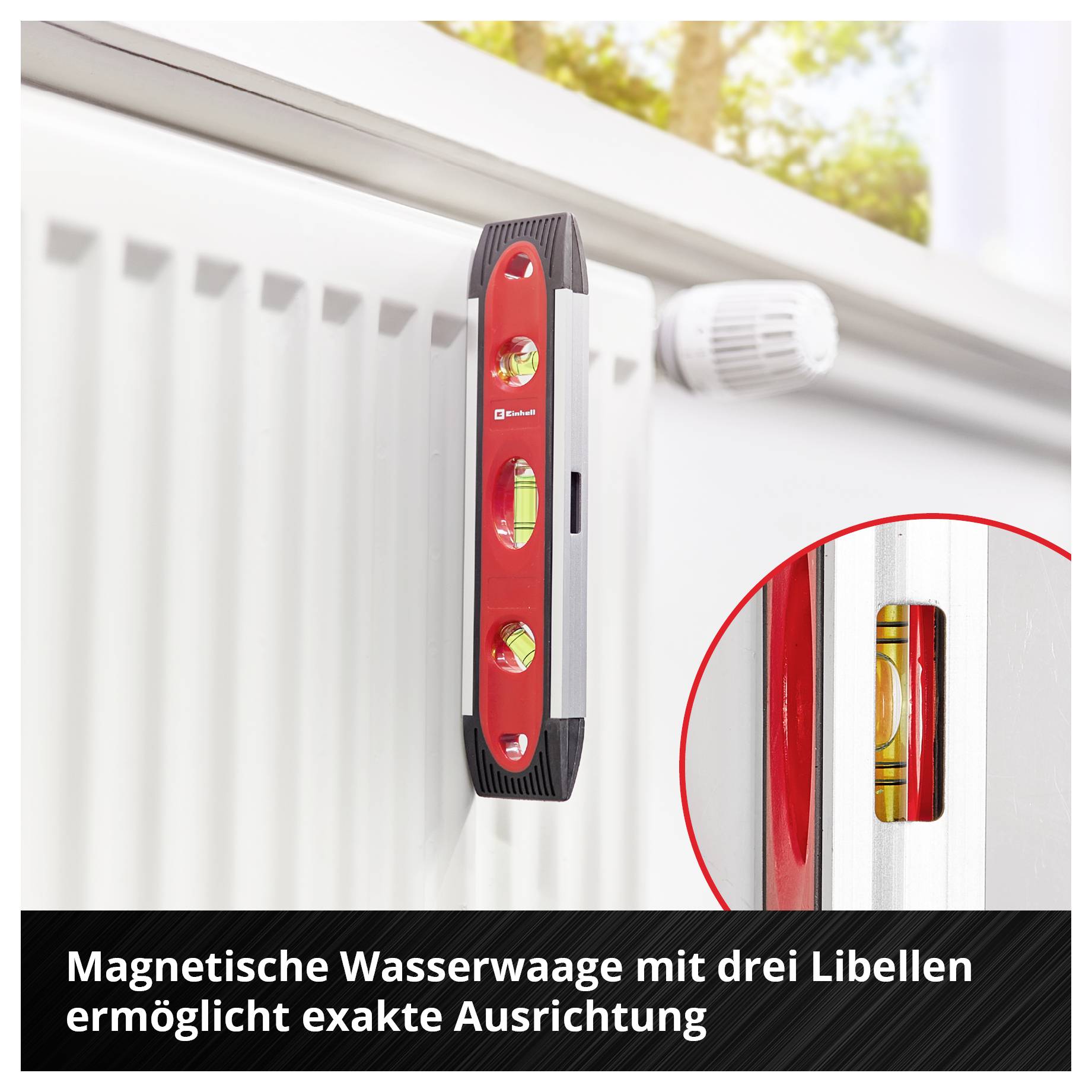 Magnetische Wasserwaage mit drei Libellen zur exakten Ausrichtung an einem Heizkörper.
