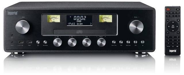 Ein schwarzes Stereosystem mit Drehreglern, Skalen und einem LED-Display, das „00:02 DAB Vollständiger Scan