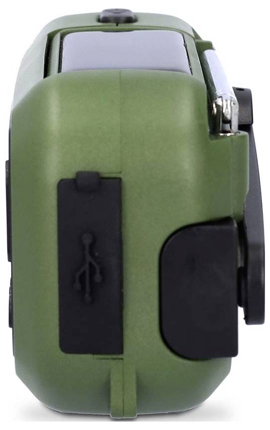 Seitenansicht eines grünen elektronischen Geräts, möglicherweise ein GPS-Gerät, mit einem sichtbaren USB-Anschluss auf der linken Seite und einer Steuertaste auf der rechten Seite.