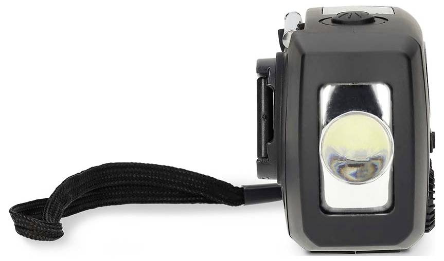 Eine schwarze tragbare Taschenlampe mit angebrachtem Riemen, die eine runde Linse an der Vorderseite zum Fokussieren des Lichts hat.