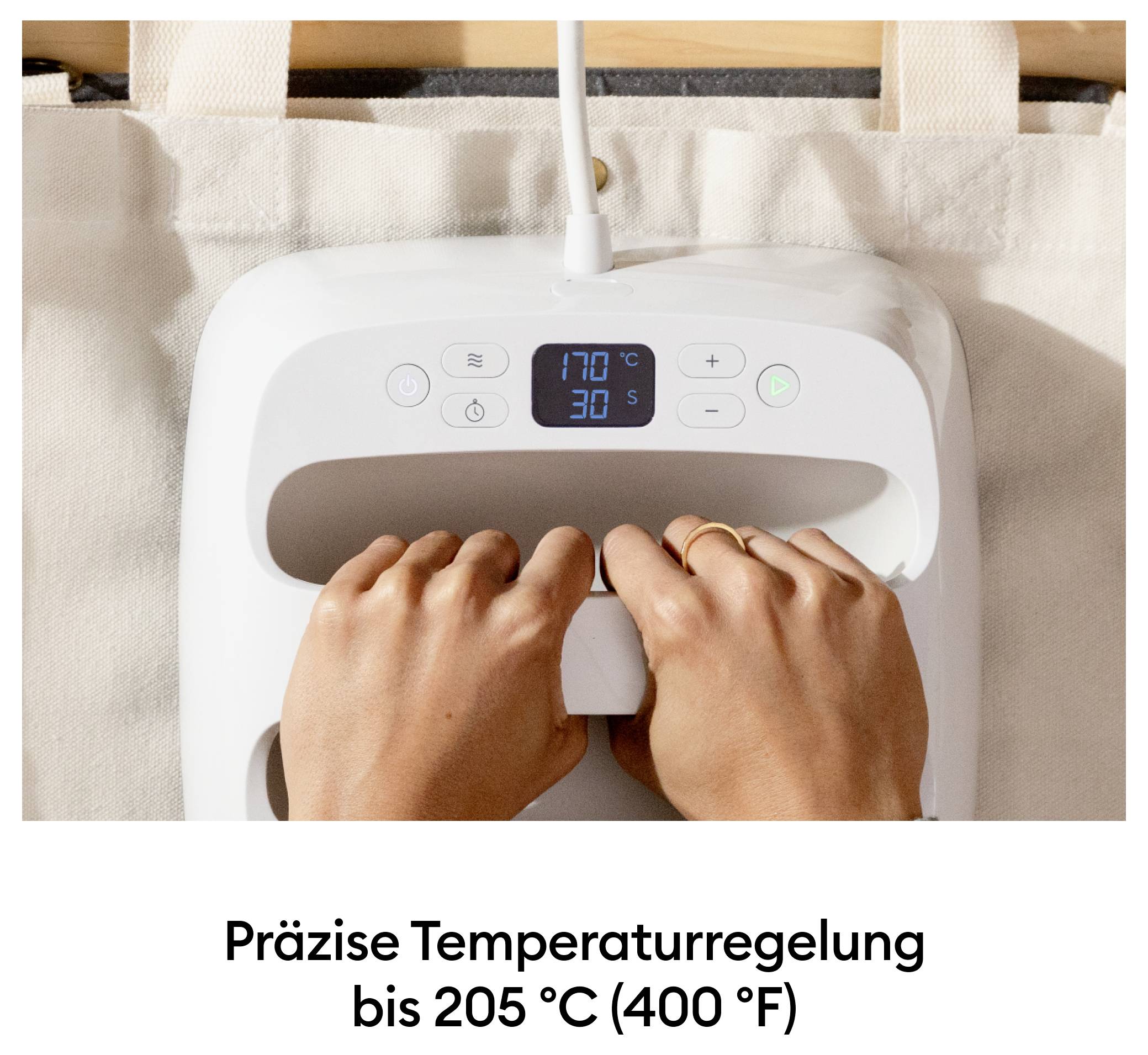 Eine Person bedient ein Gerät mit digitaler Anzeige für präzise Temperaturregelung, maximal bis 205 °C (400 °F).