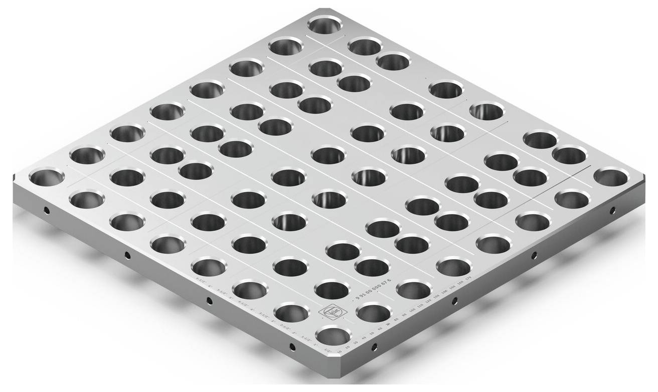 Ein gitterförmiges Aluminiumblech mit mehreren kreisförmigen Löchern, die gleichmäßig über seine Oberfläche verteilt sind.