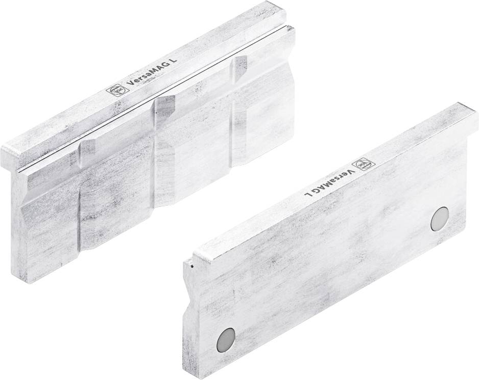 Zwei silberfarbene Metallkomponenten mit polierter Oberfläche, eine mit mehreren Abschnitten und eine massiv, leicht nach links geneigt.